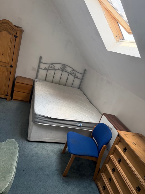 Room Back East Park Road in Leeds