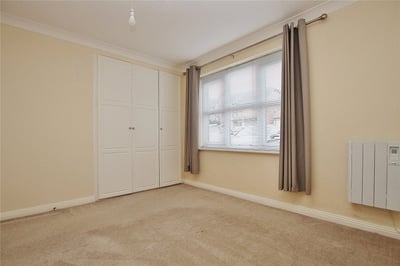Flat Alexandra Gardens in Woking
