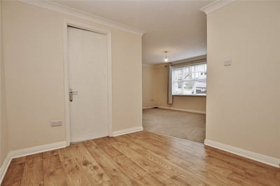 Flat Alexandra Gardens in Woking