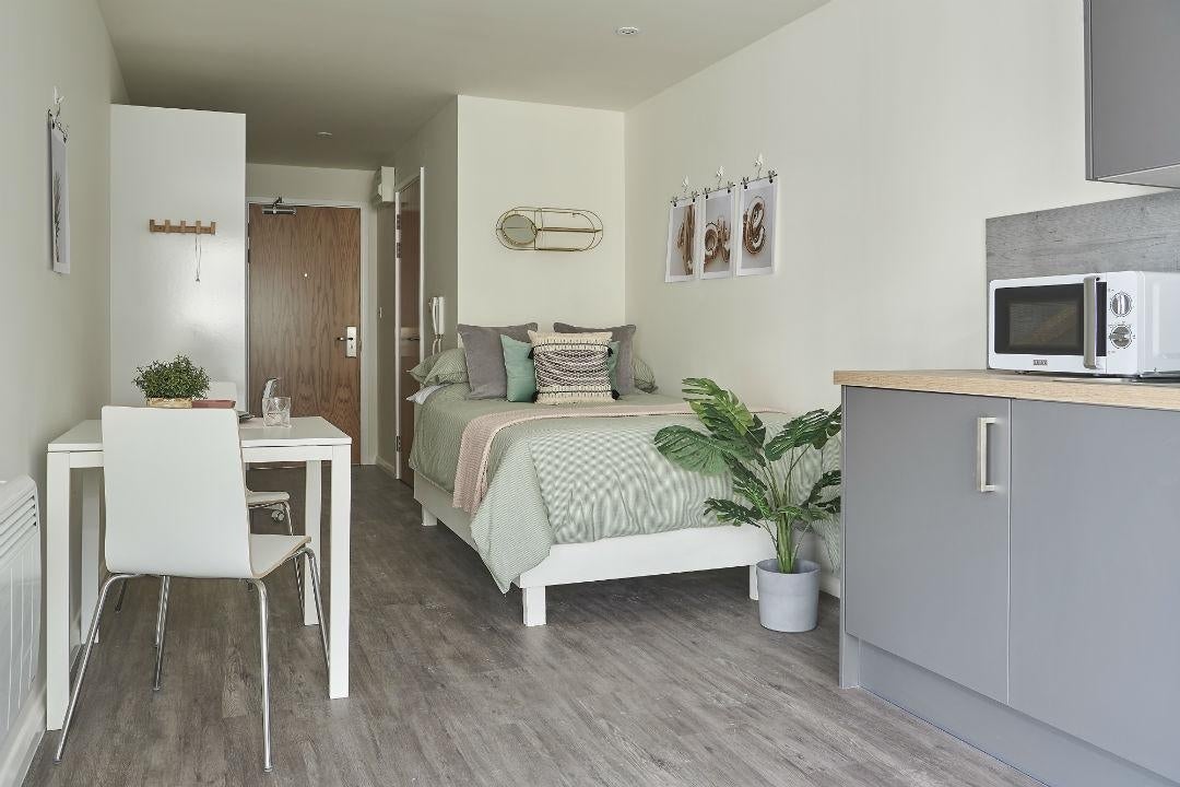 Room West Street in Southampton