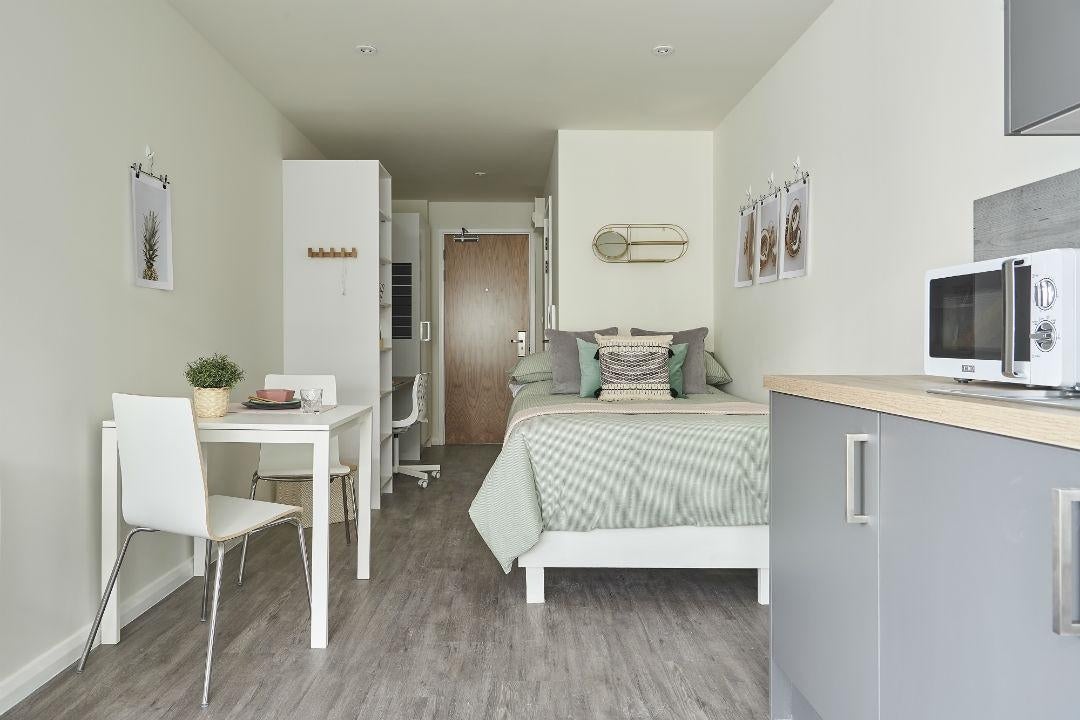 Room West Street in Southampton
