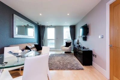 Flat Nine Elms Lane in Greater London
