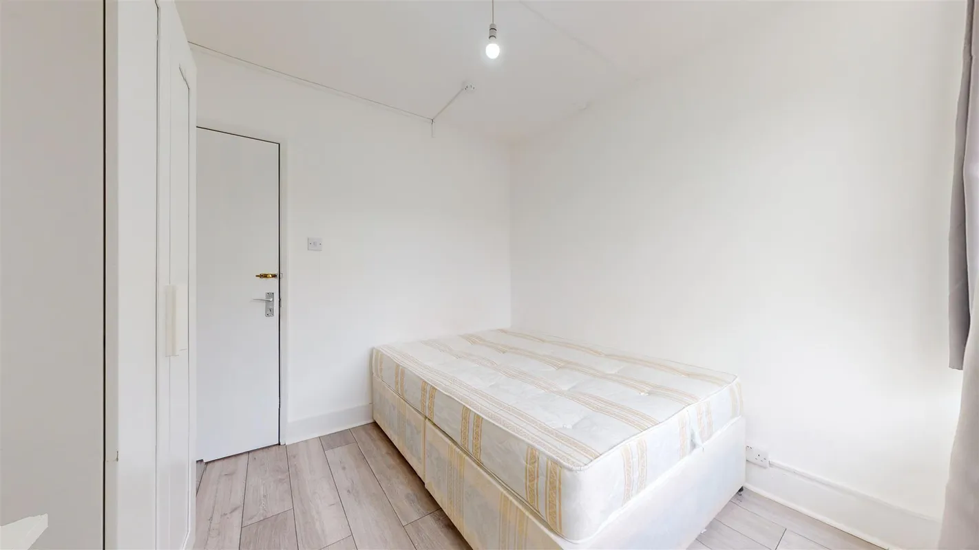 Room Mead Plat in Greater London