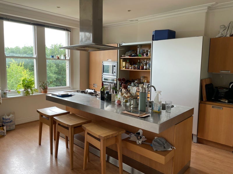 Room Coldharbour Road in Bristol