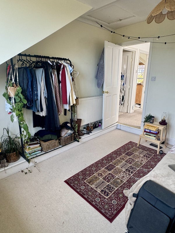 Room Coldharbour Road in Bristol
