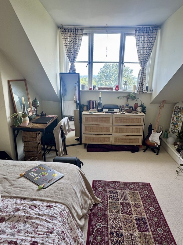 Room Coldharbour Road in Bristol