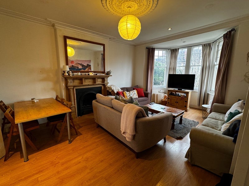 Room Coldharbour Road in Bristol