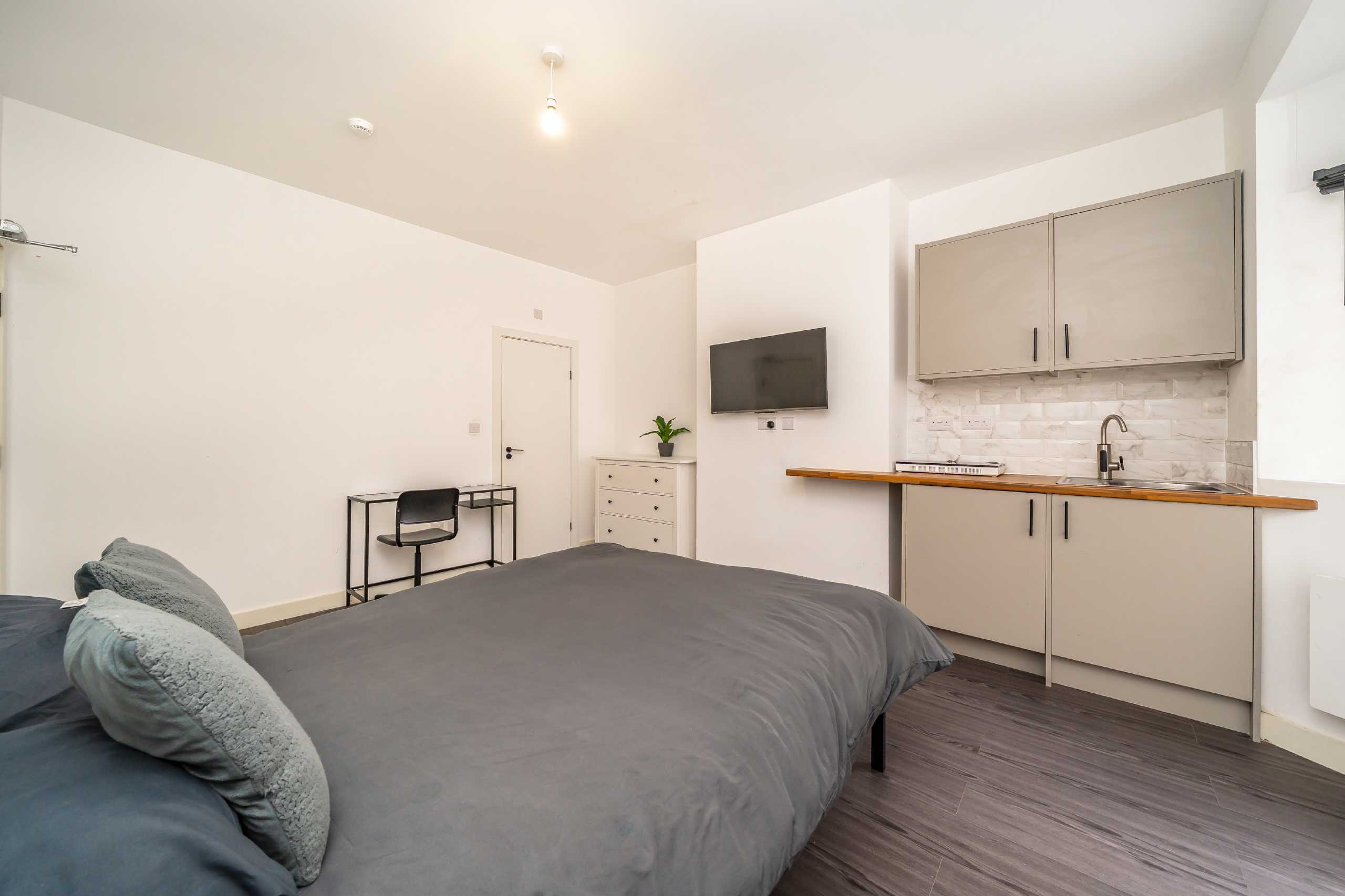 Flat Upper Tulse Hill in Greater London