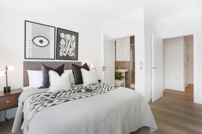 Flat Leaping Birds Rise in Walton-on-Thames