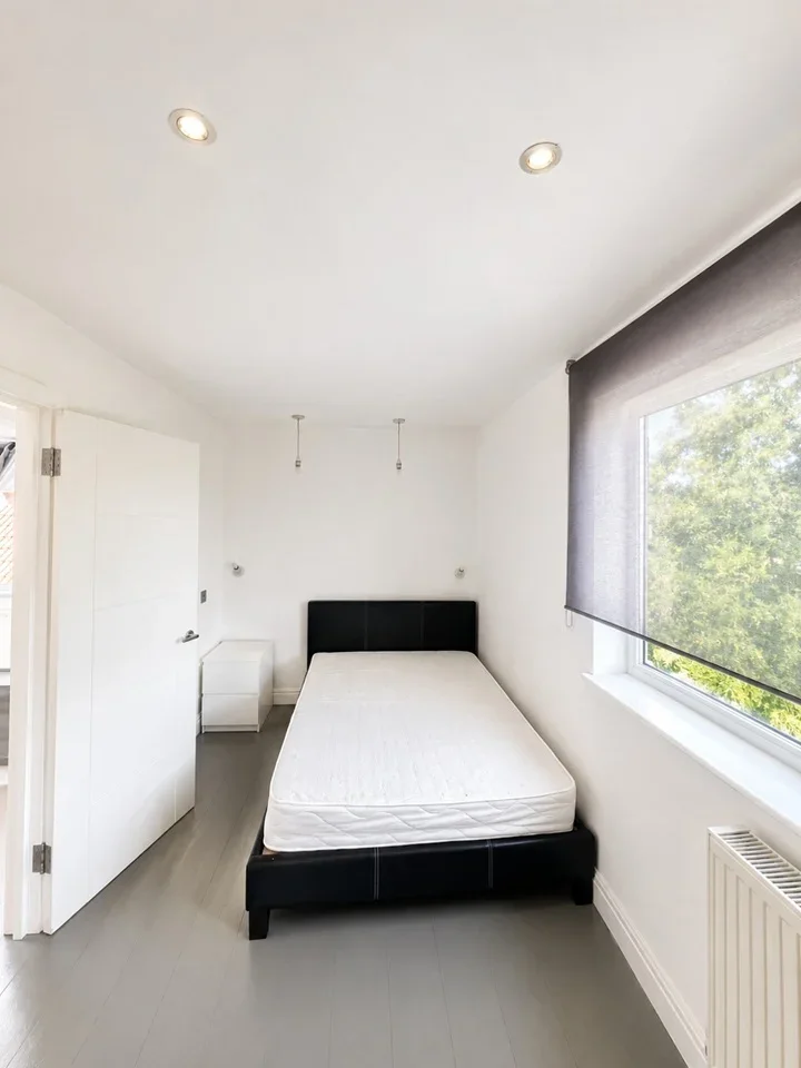 Flat Easton Street in High Wycombe