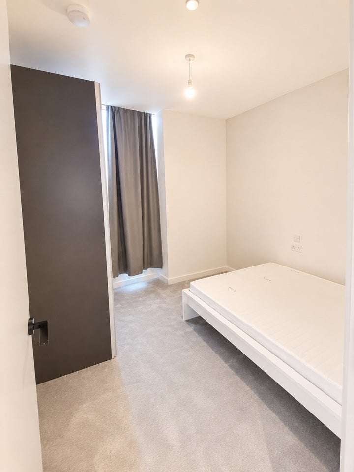 Flat Easton Street in High Wycombe