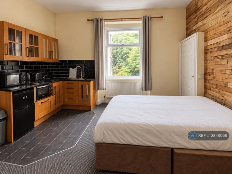 Flat Oaklands Terrace in Swansea