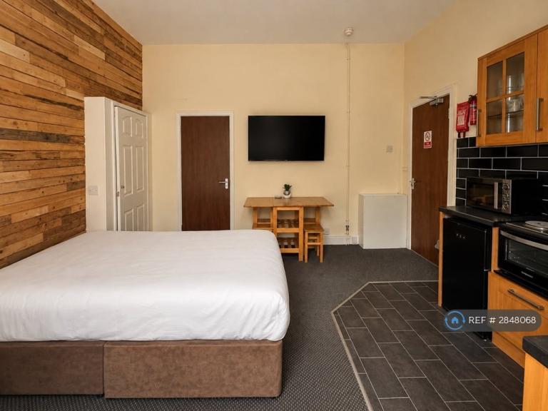 Flat Oaklands Terrace in Swansea