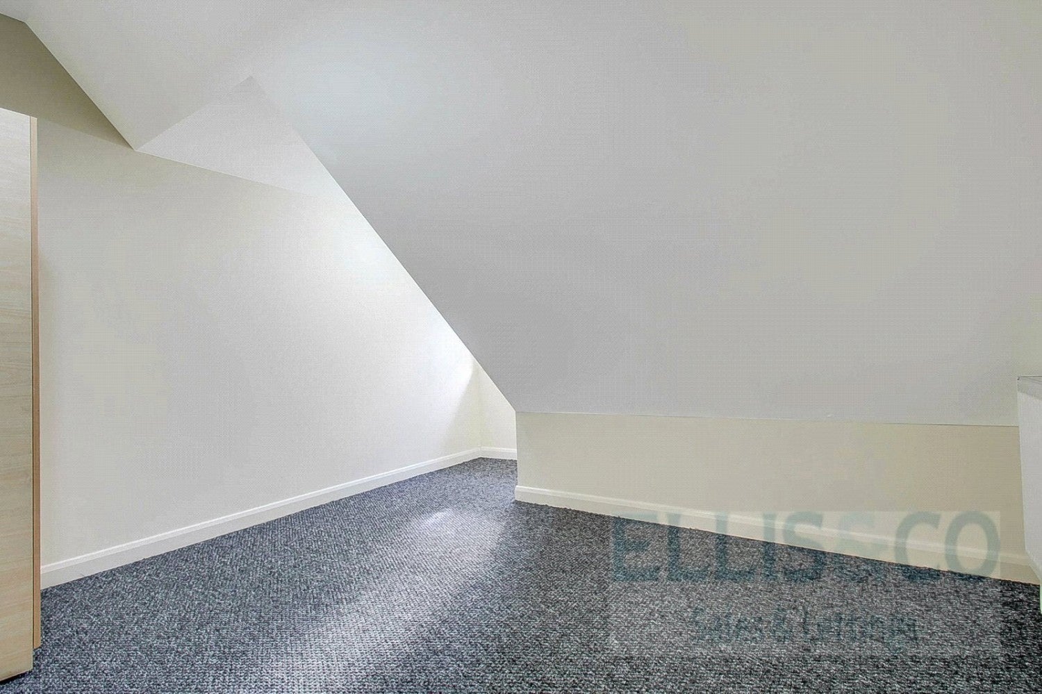 Flat Beaconsfield Road in Greater London