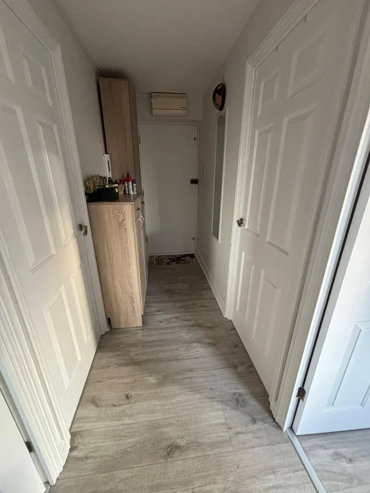 Flat Felixstowe Court in Greater London