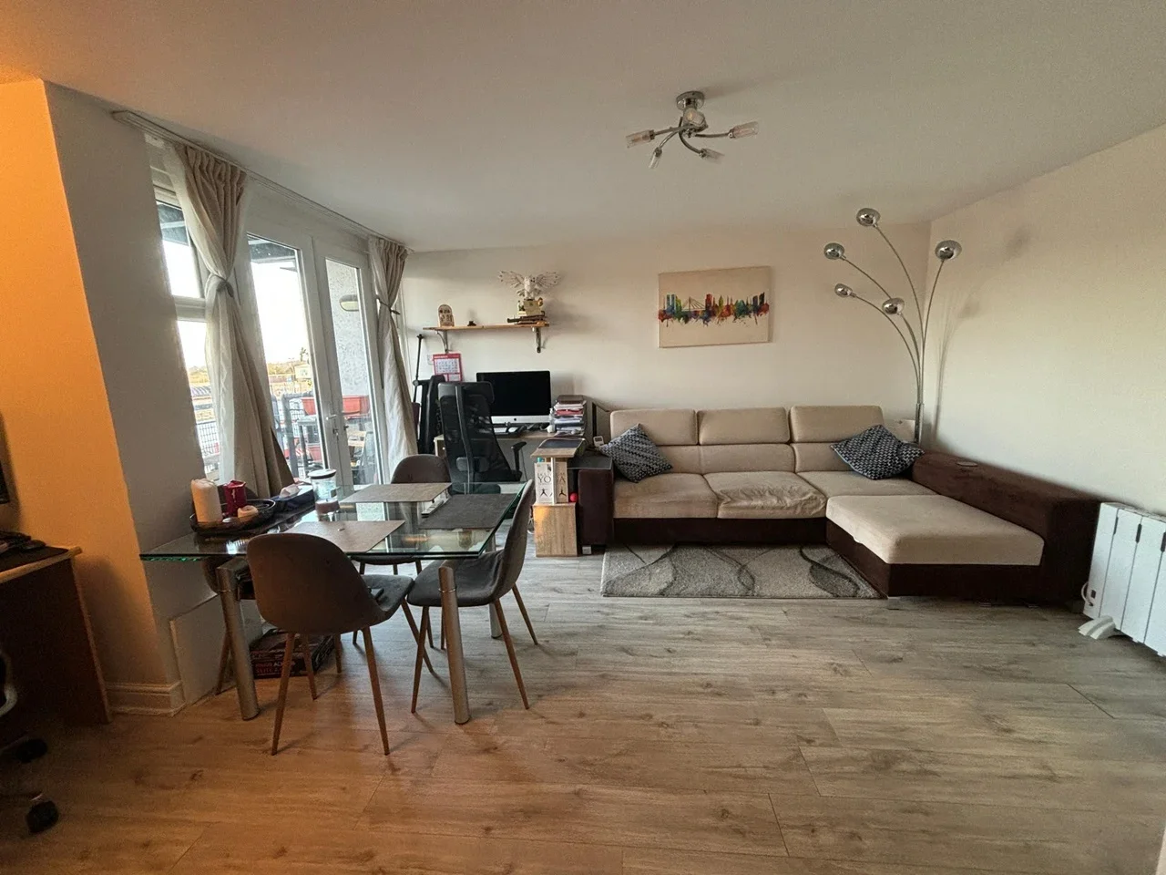Flat Felixstowe Court in Greater London