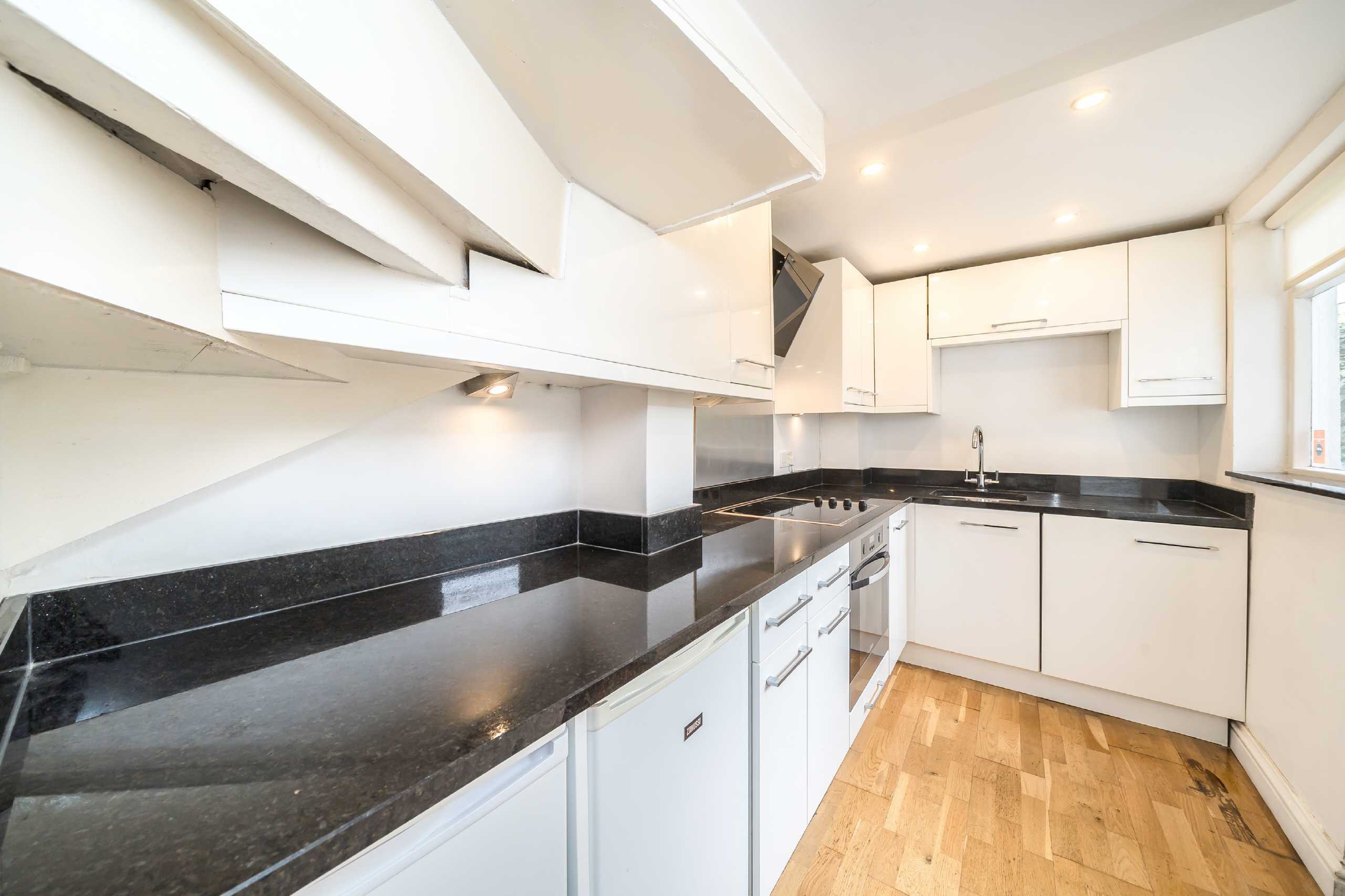 Flat Lendal Terrace in Greater London