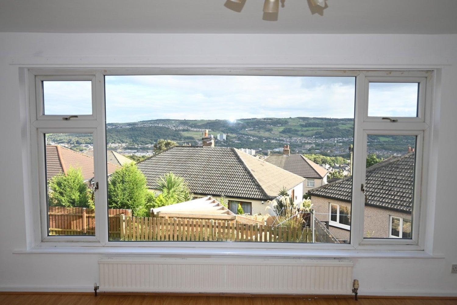 House Whin Knoll Avenue in Bradford