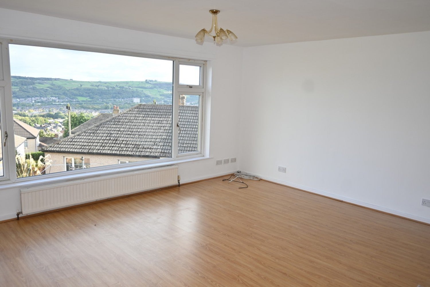 House Whin Knoll Avenue in Bradford