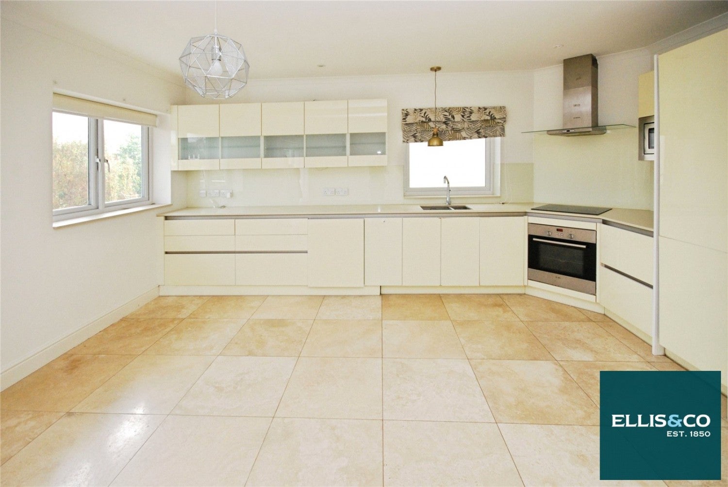 Flat The Vale in Greater London
