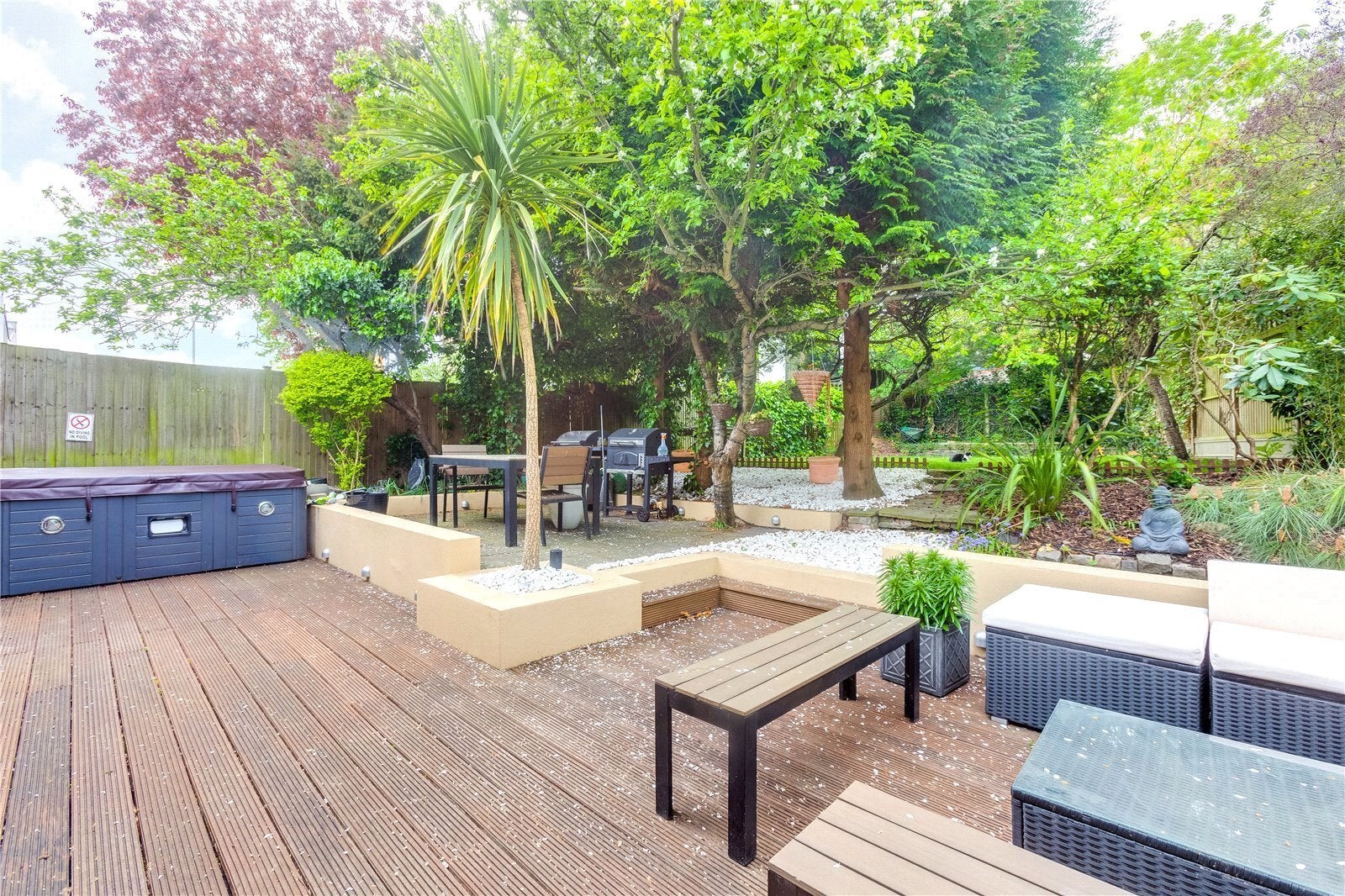 House Sutherland Grove in Greater London
