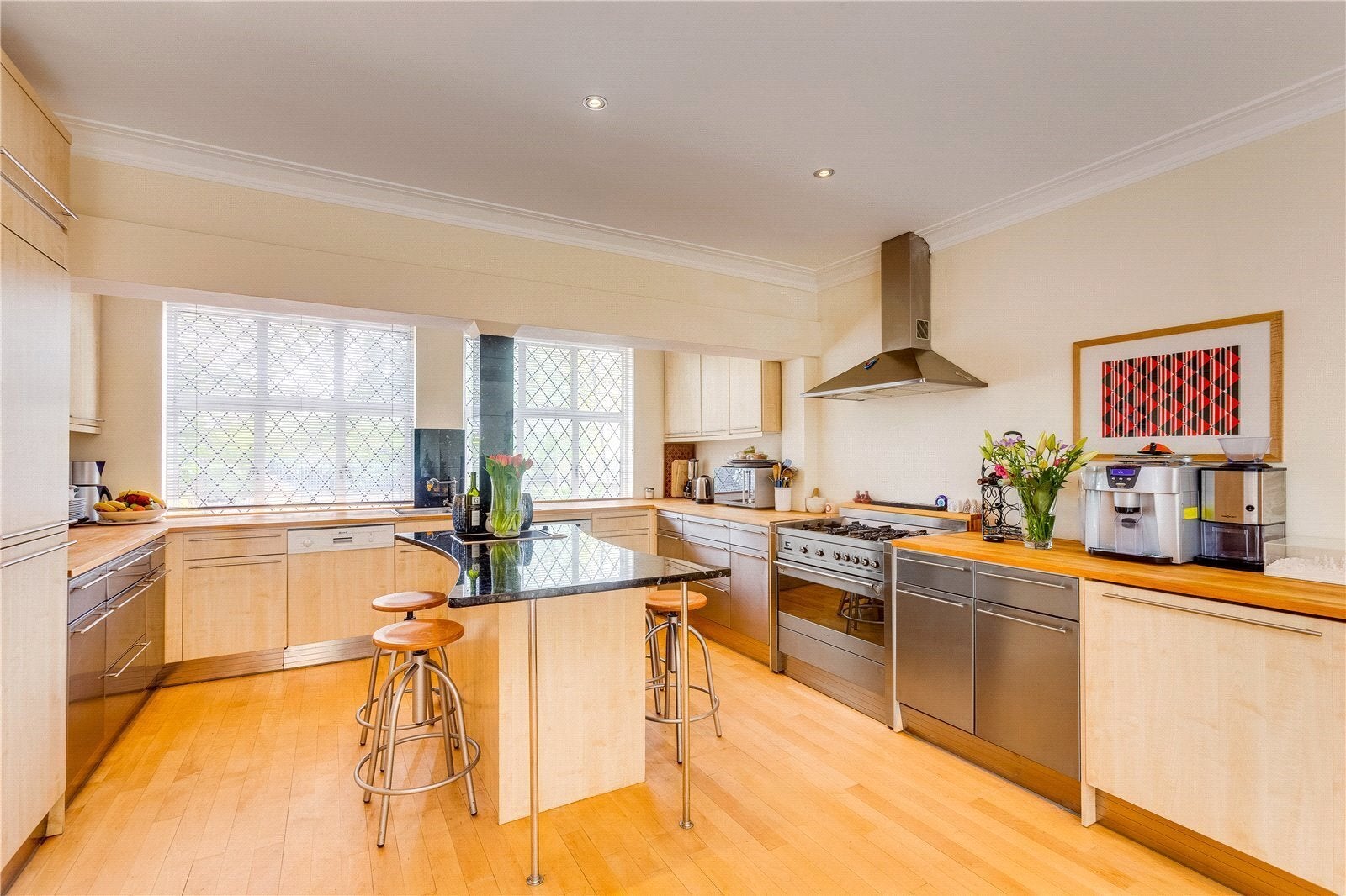 House Sutherland Grove in Greater London
