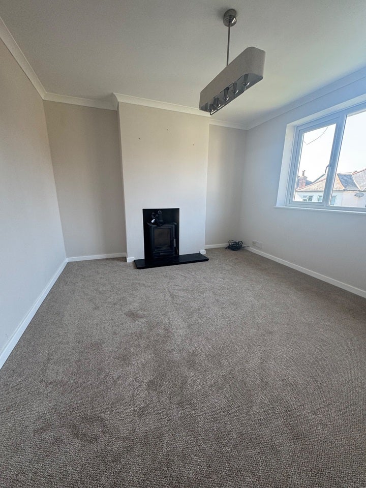 Flat Onslow Road in Guildford