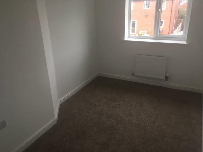 Room Fallow Avenue in Preston