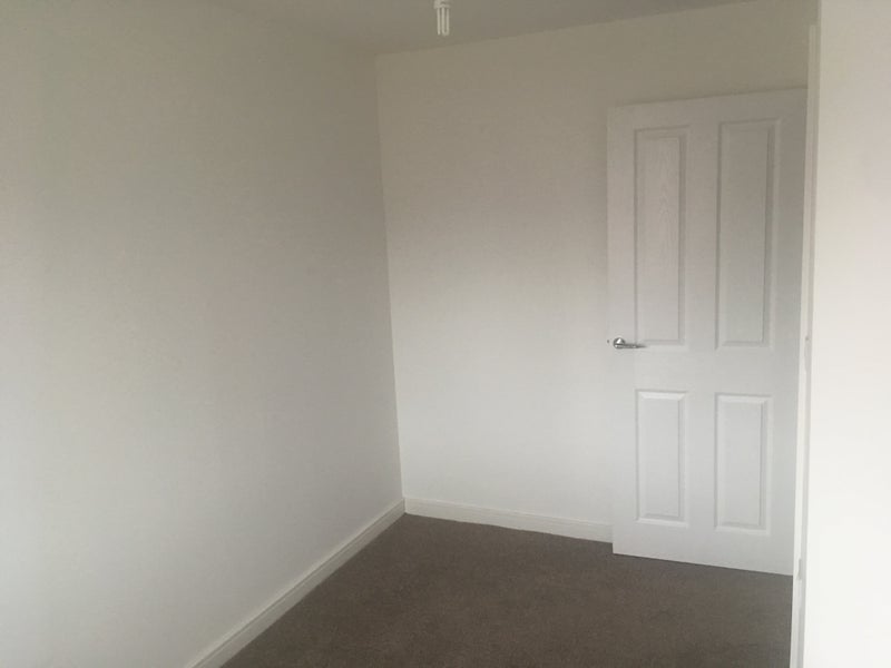 Room Fallow Avenue in Preston