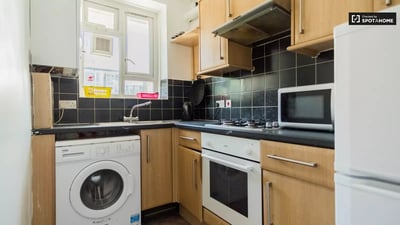 Flat Borrodaile Road in Greater London