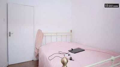 Flat Borrodaile Road in Greater London