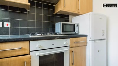 Flat Borrodaile Road in Greater London