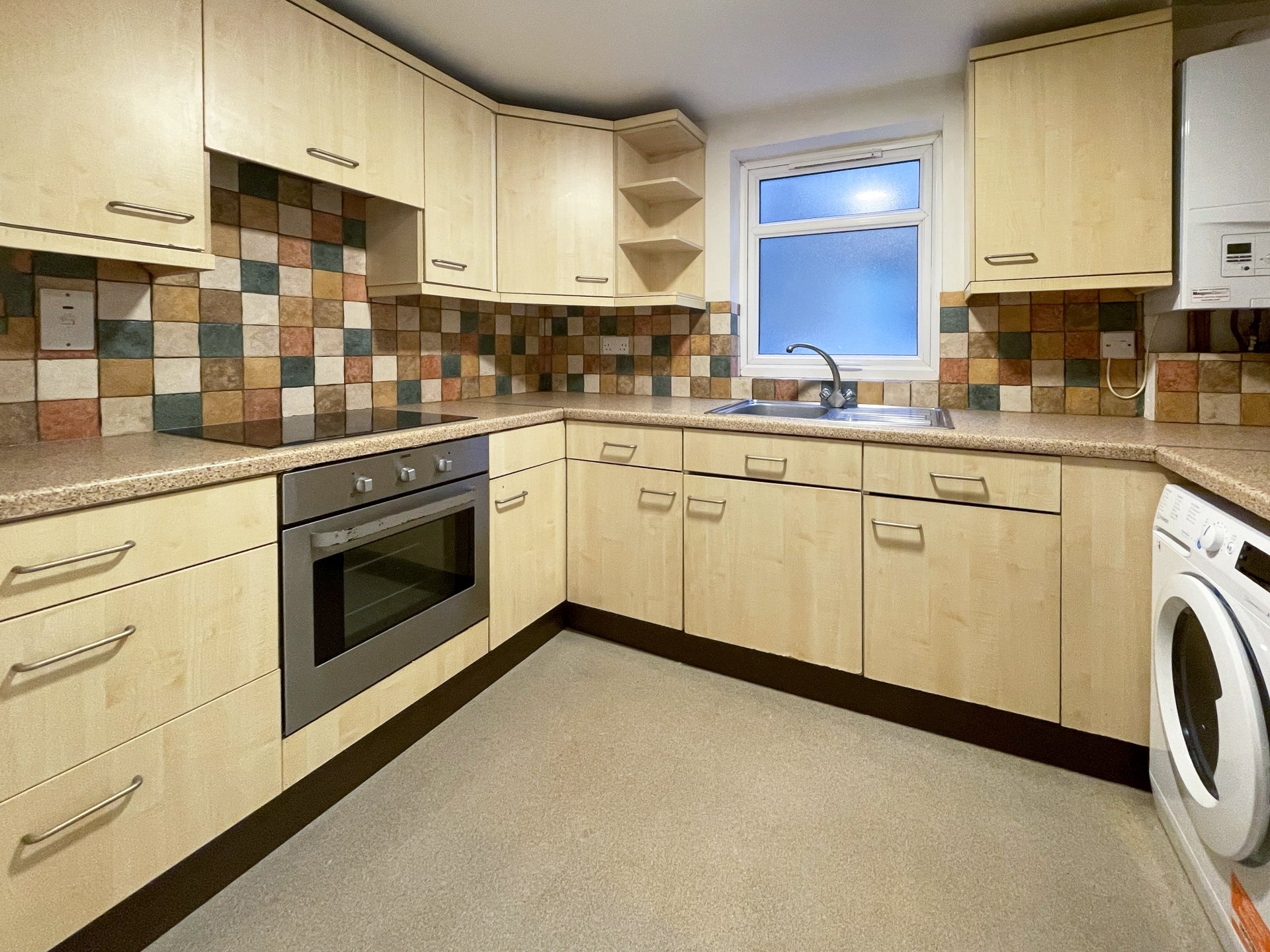 Flat Dynham Road in Greater London