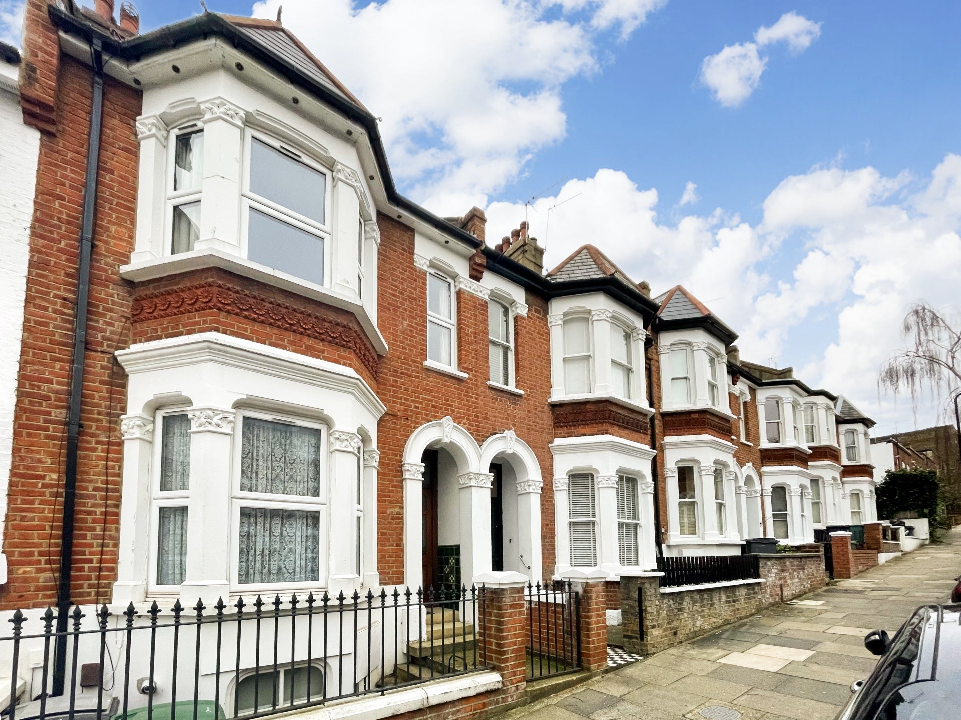 Flat Dynham Road in Greater London