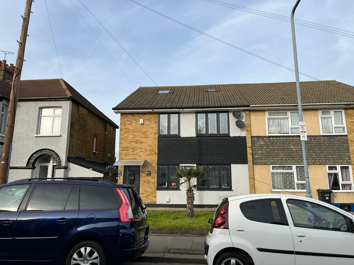 Flat Kinfauns Road in Greater London