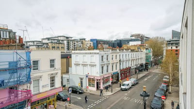 Flat Russell Gardens in Greater London