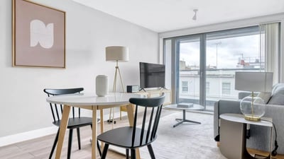 Flat Russell Gardens in Greater London