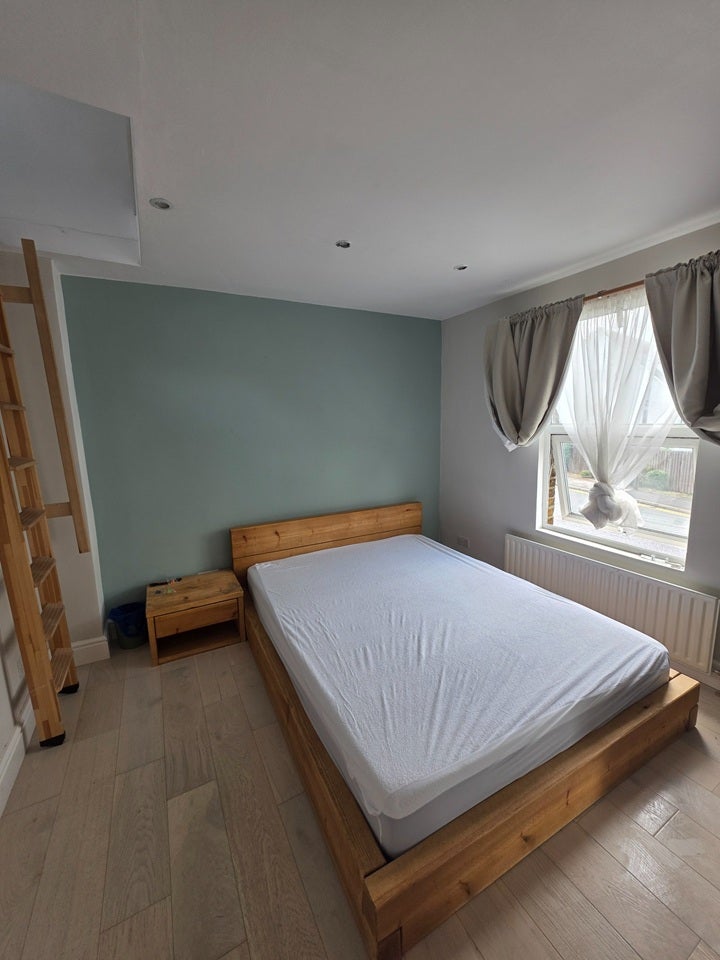 Room New Hythe Lane in Tonbridge and Malling