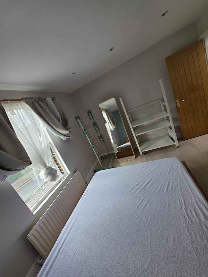 Room New Hythe Lane in Tonbridge and Malling