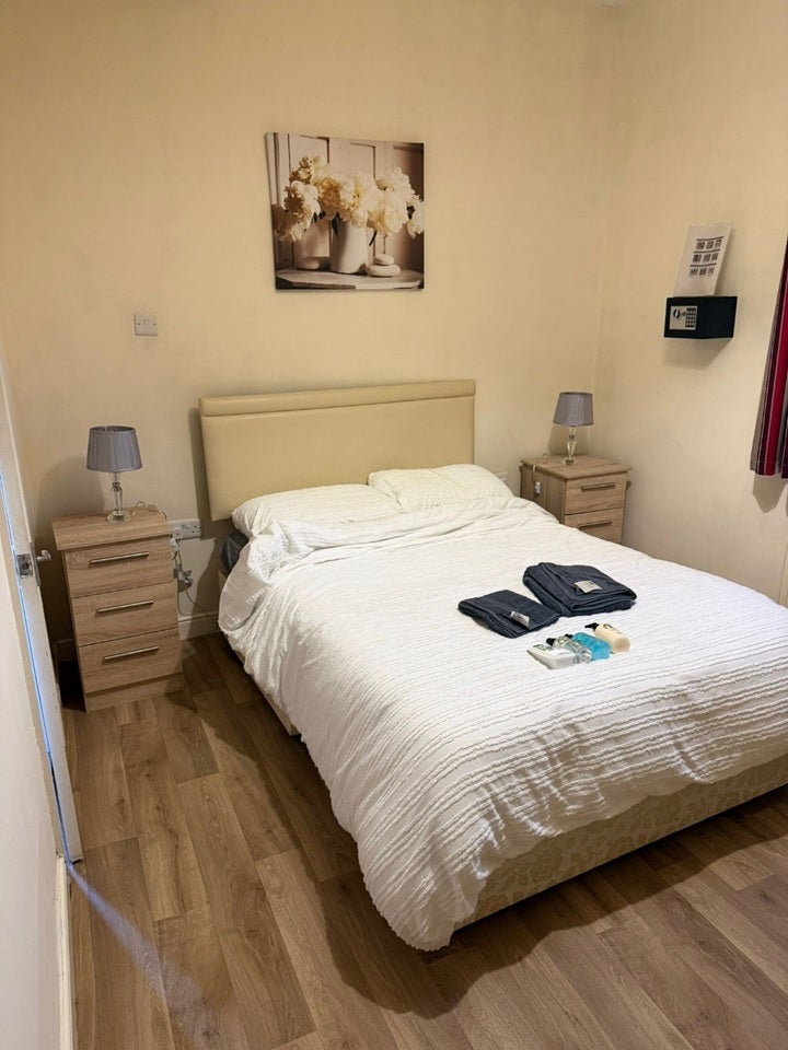 Room Old Bedford Road in Luton