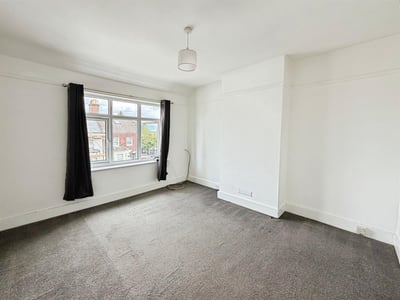 Flat Brighton Road in Rushmoor