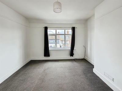 Flat Brighton Road in Rushmoor