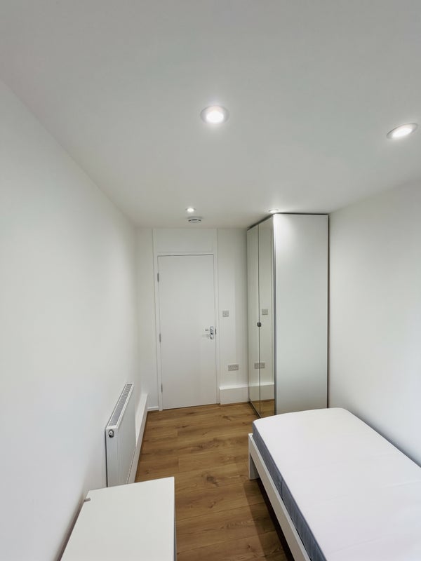 Room Rectory Square in Greater London