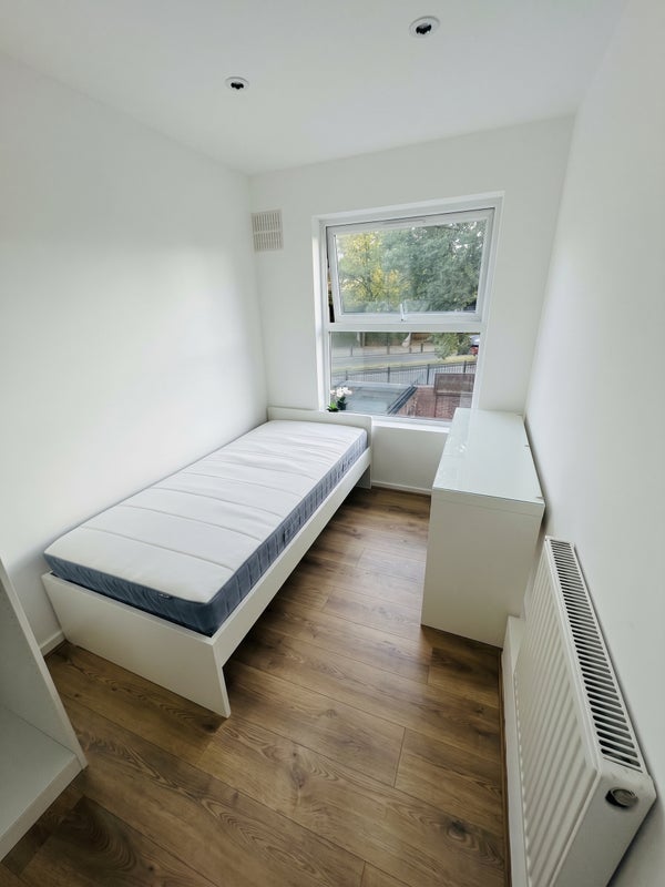 Room Rectory Square in Greater London