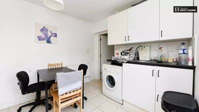 Room Medina Road in Greater London