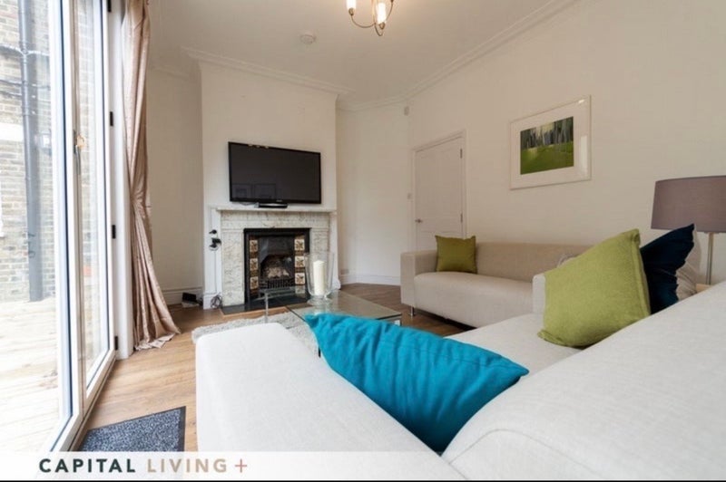 Room Dinsmore Road in Greater London