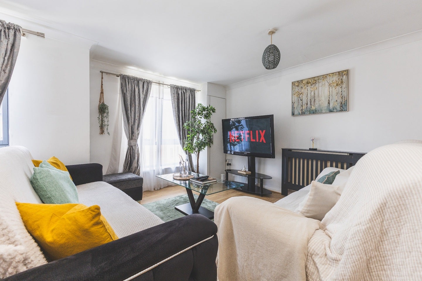 Flat Hirst Crescent in Greater London