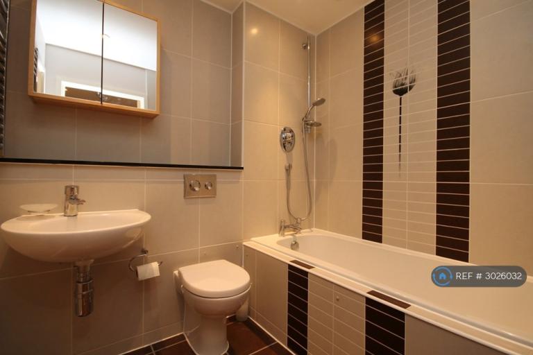 Flat Agate Close in Greater London