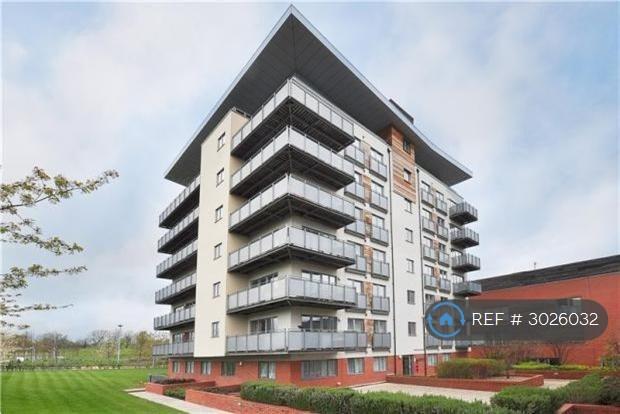 Flat Agate Close in Greater London