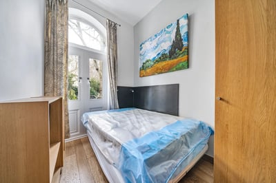 Flat Burton Place in Greater London